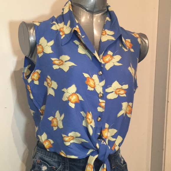 Vintage Blue Daffodil Cropped Blouse - Horoskop - Picture 2 of 3